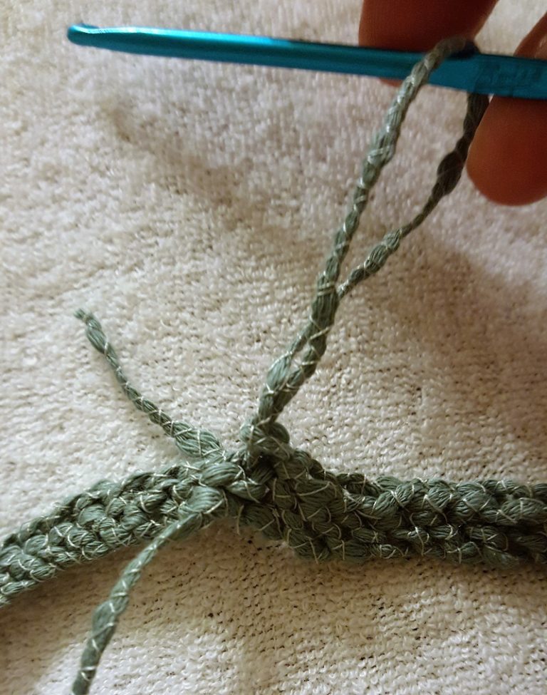 Triple Thread Headband - Free crochet pattern - Teadoddles